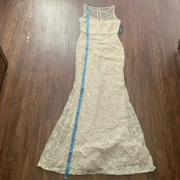 Lulu’s Wedding Dress Ivory Lace Embroidered Size Small New - Picture 8 of 16